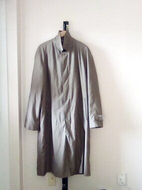 Men's Ralph Lauren Trench Coat With Matching Belt. Size 42 XL